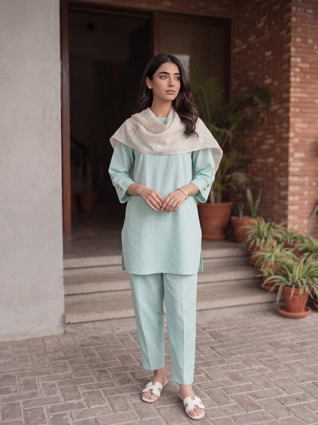 2-piece linen set: relaxed kurta with tapered pants