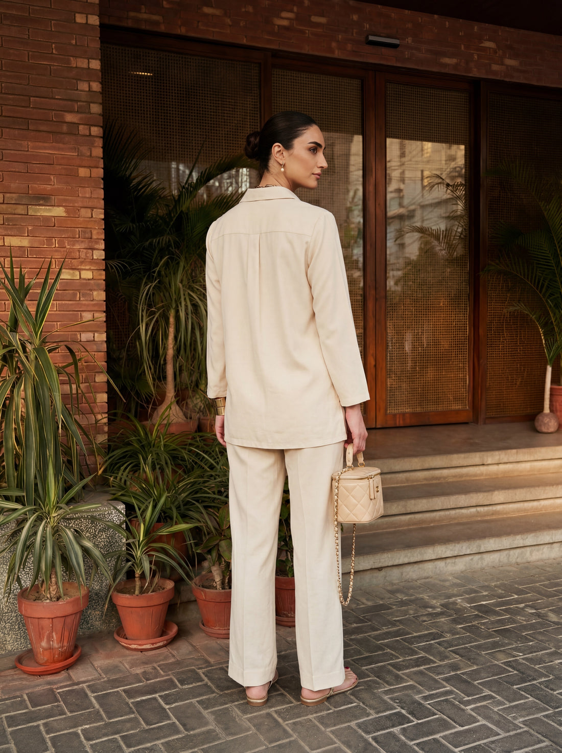 2-piece set: relaxed shirt with straight pants