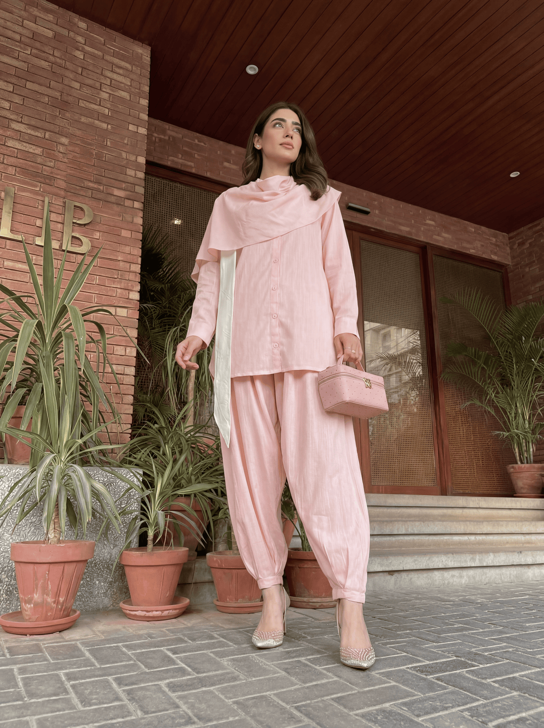 2-piece set: relaxed shirt with tapered pants