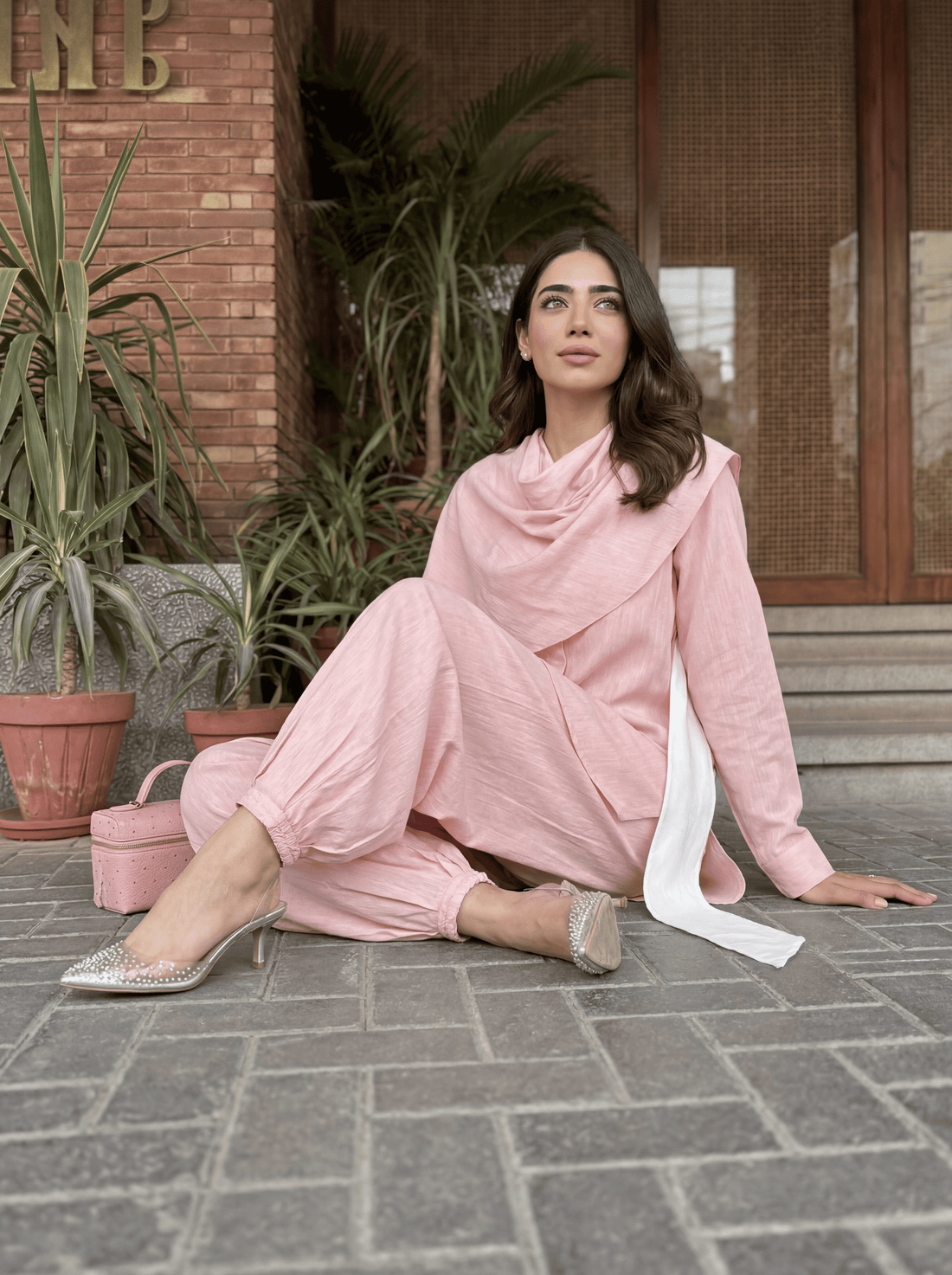 2-piece set: relaxed shirt with tapered pants