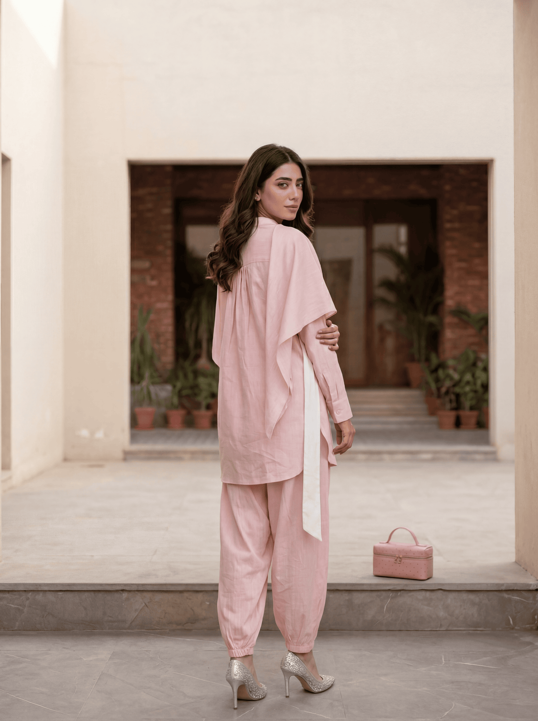 2-piece set: relaxed shirt with tapered pants