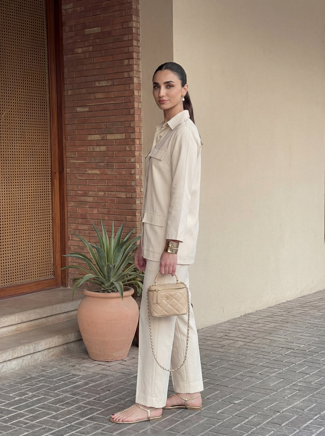 2-piece set: relaxed shirt with straight pants