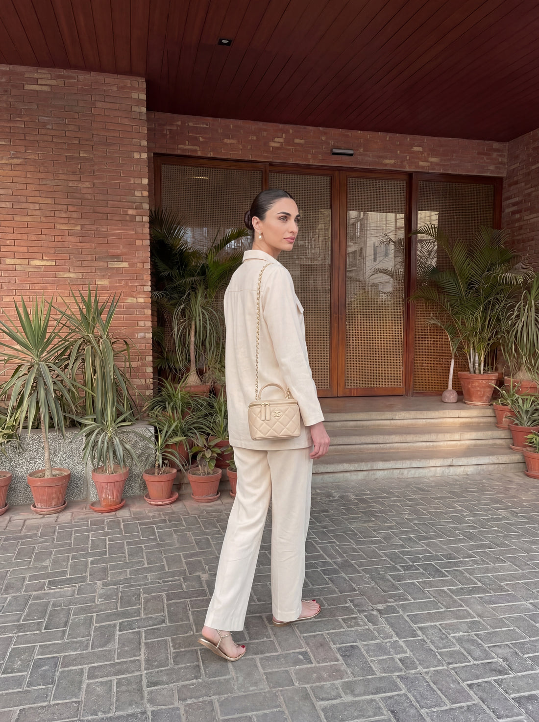 2-piece set: relaxed shirt with straight pants