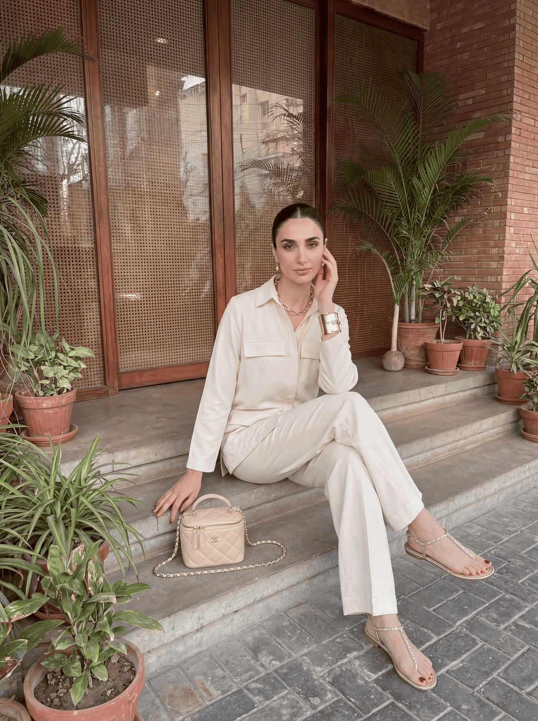 2-piece set: relaxed shirt with straight pants