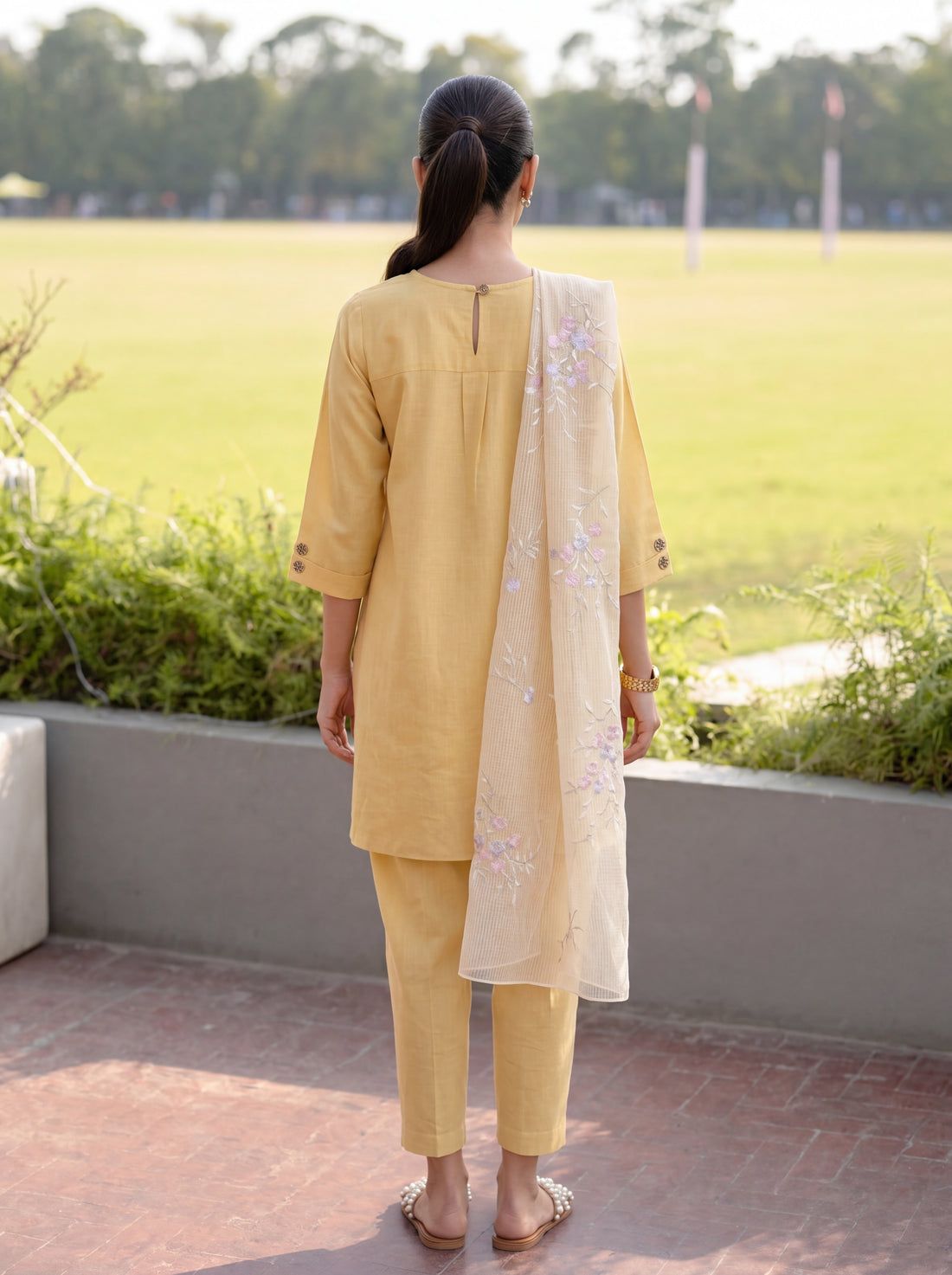 2-piece linen set: relaxed kurta with tapered pants