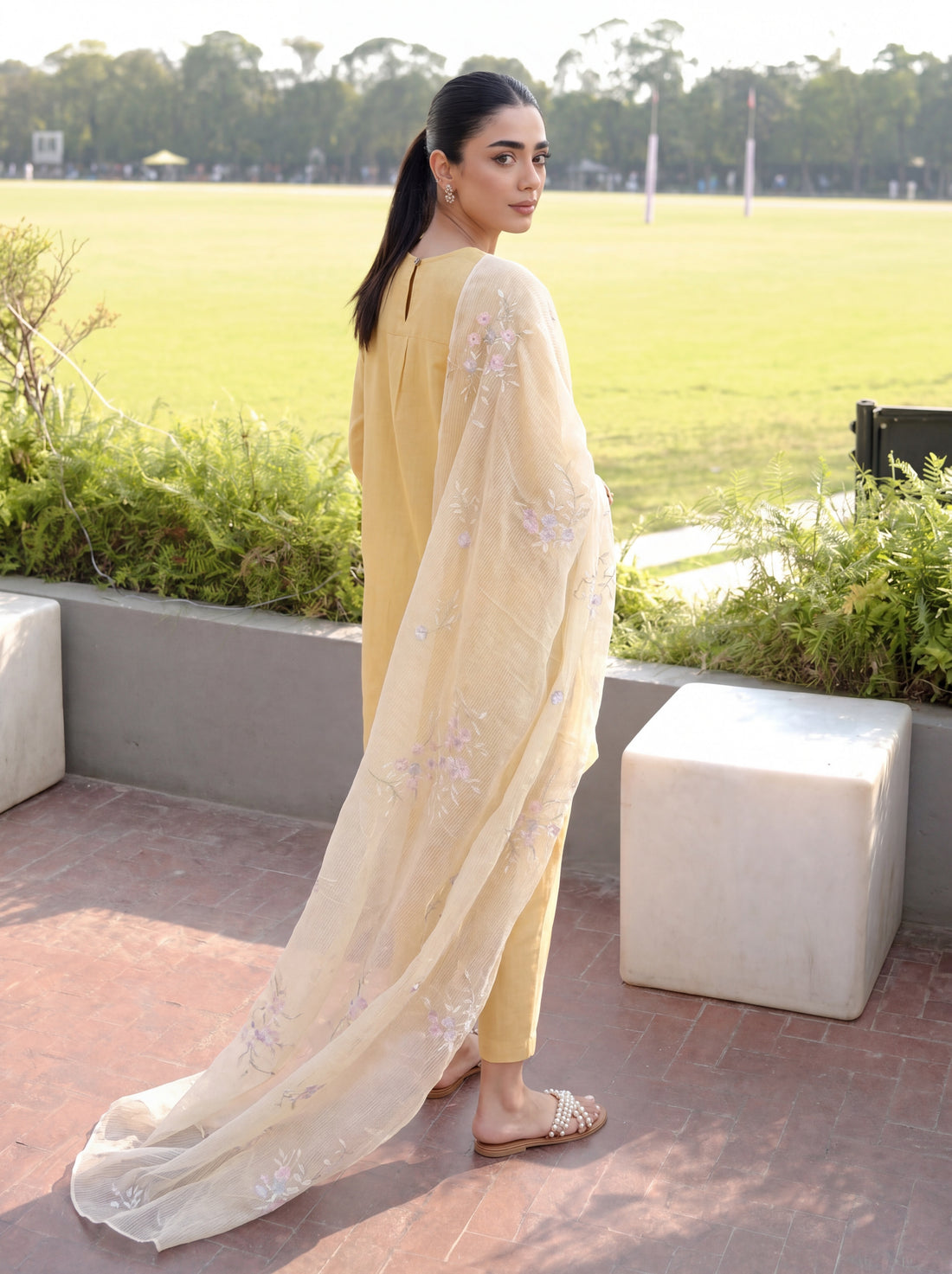 2-piece linen set: relaxed kurta with tapered pants