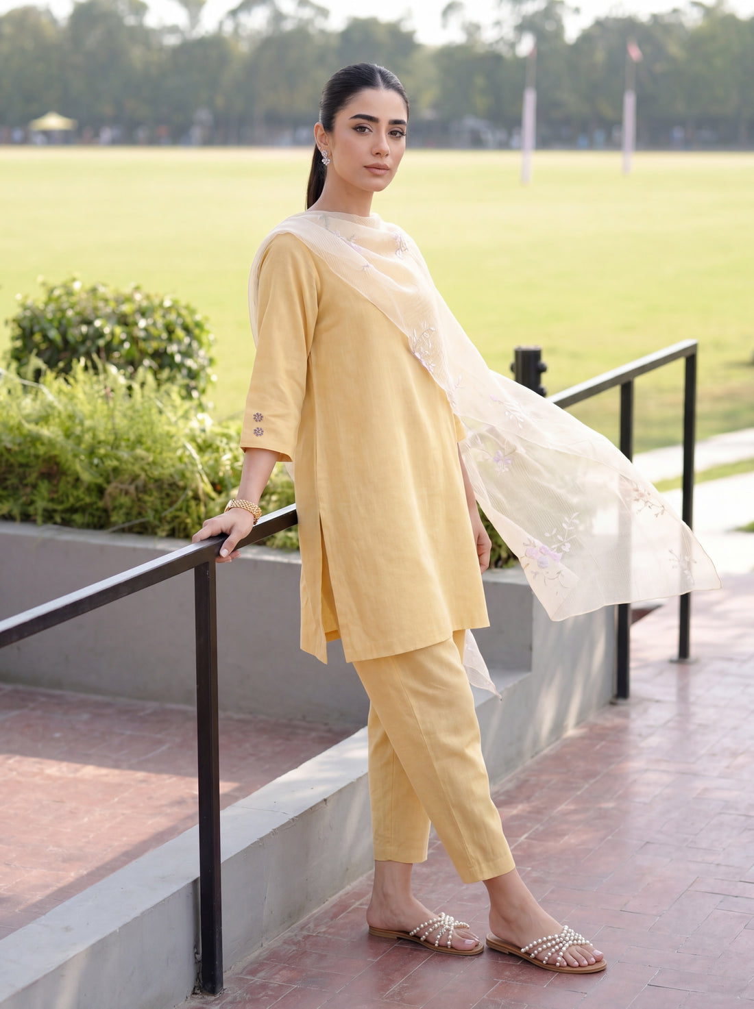 2-piece linen set: relaxed kurta with tapered pants