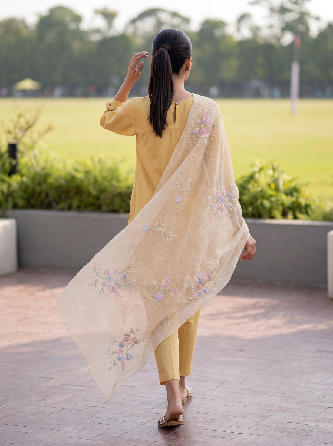 2-piece linen set: relaxed kurta with tapered pants